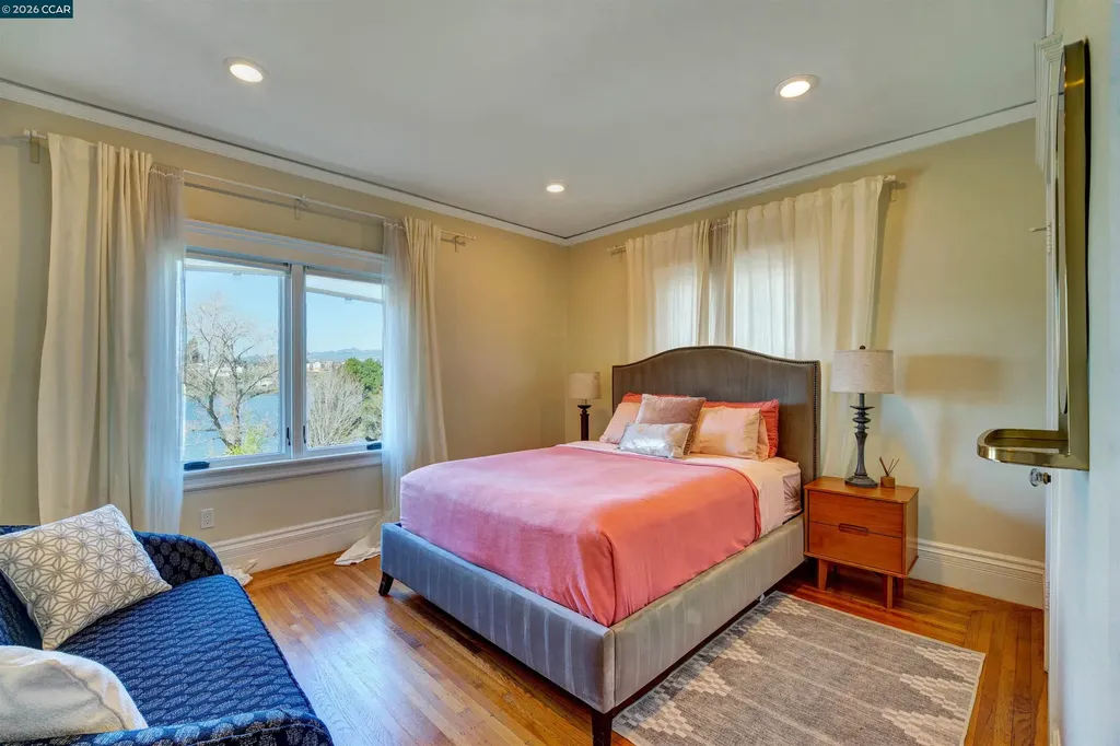2038 Lakeshore Avenue Oakland CA 94606