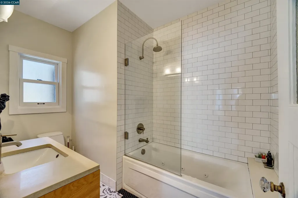 2038 Lakeshore Avenue Oakland CA 94606