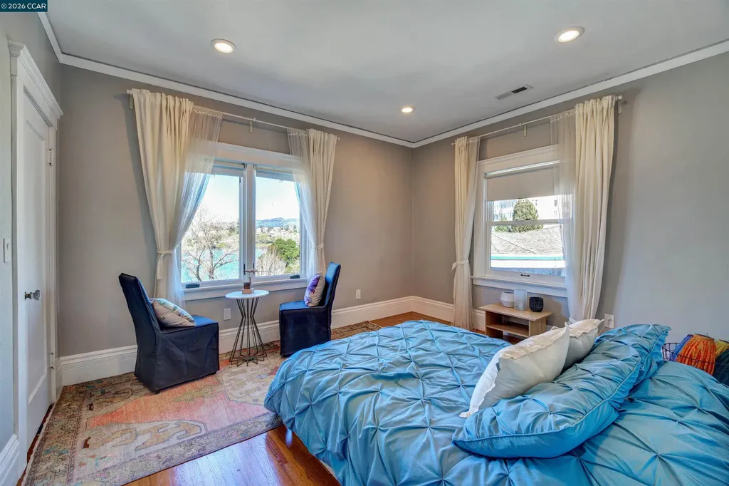 2038 Lakeshore Avenue Oakland CA 94606