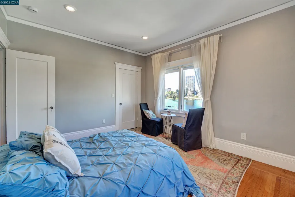 2038 Lakeshore Avenue Oakland CA 94606