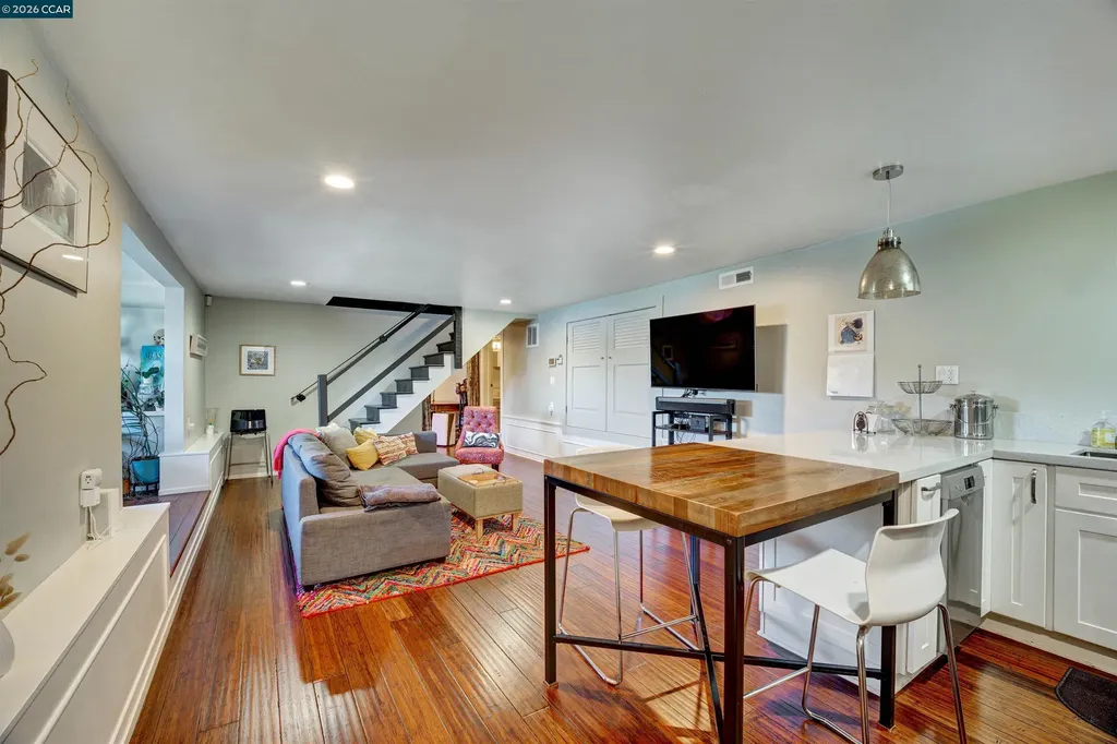 2038 Lakeshore Avenue Oakland CA 94606