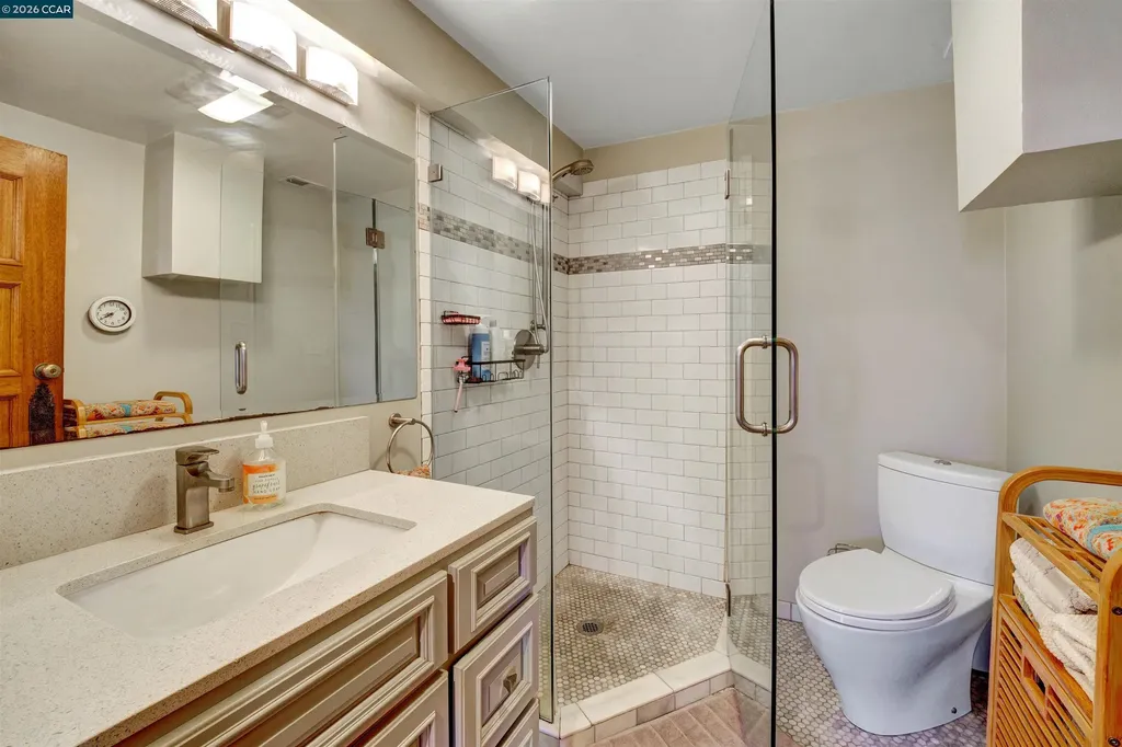 2038 Lakeshore Avenue Oakland CA 94606