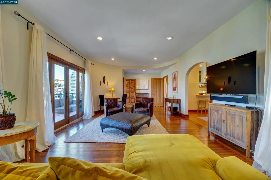 2038 Lakeshore Avenue Oakland CA 94606