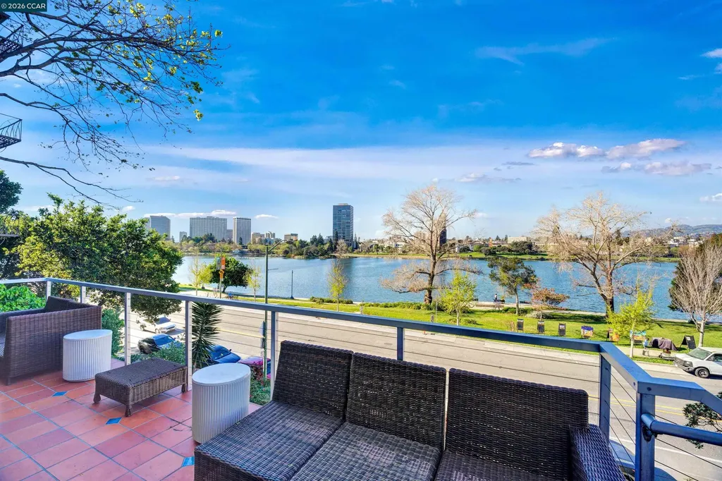 2038 Lakeshore Avenue Oakland CA 94606