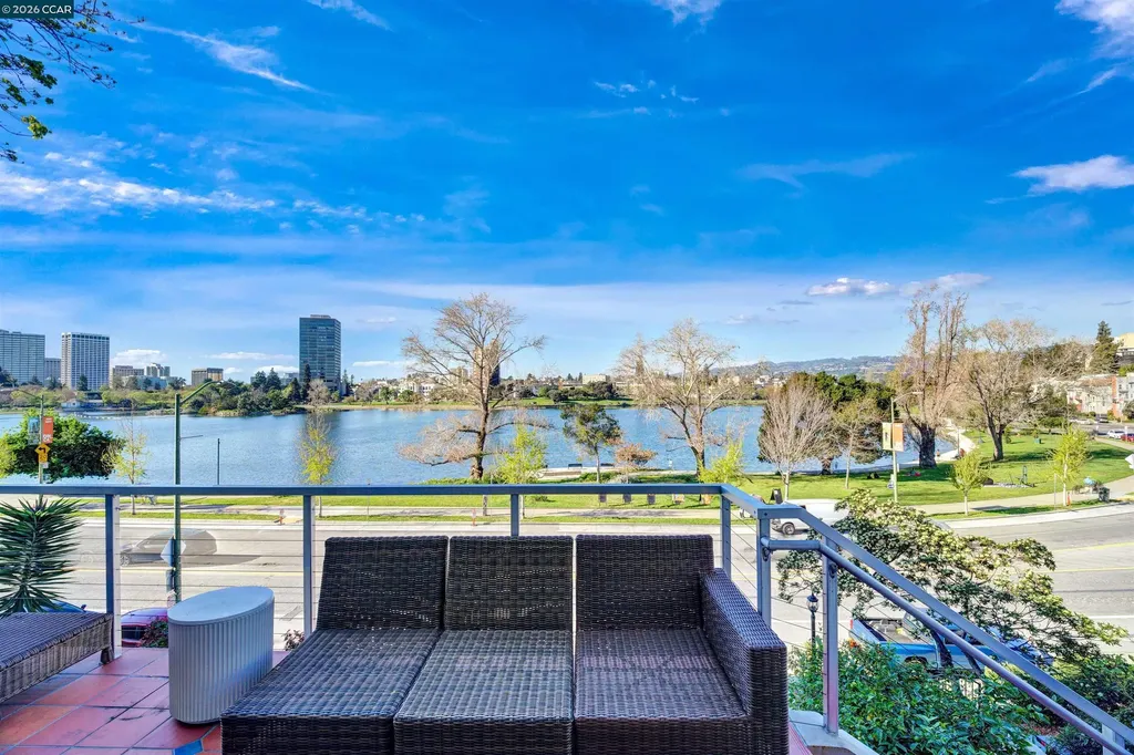 2038 Lakeshore Avenue Oakland CA 94606