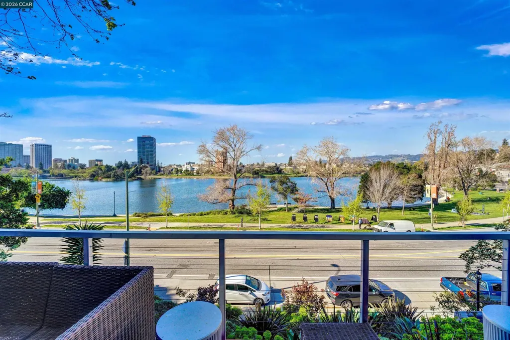 2038 Lakeshore Avenue Oakland CA 94606
