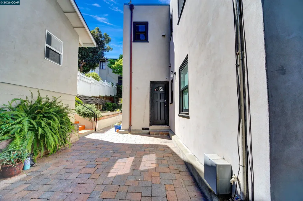 2038 Lakeshore Avenue Oakland CA 94606