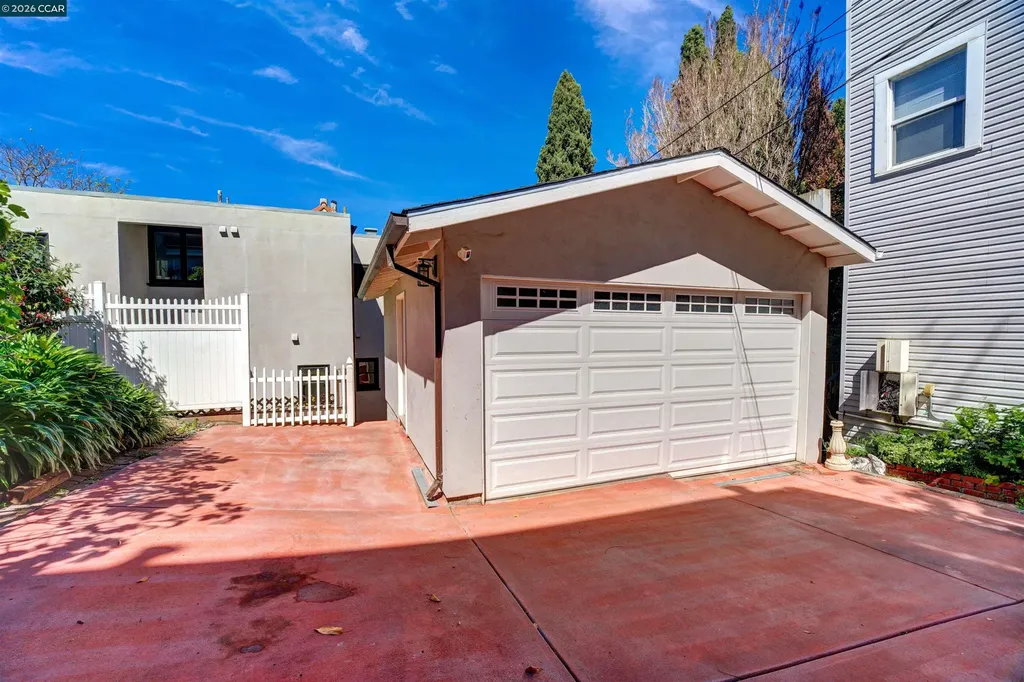 2038 Lakeshore Avenue Oakland CA 94606