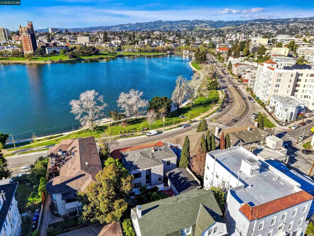 2038 Lakeshore Avenue Oakland CA 94606