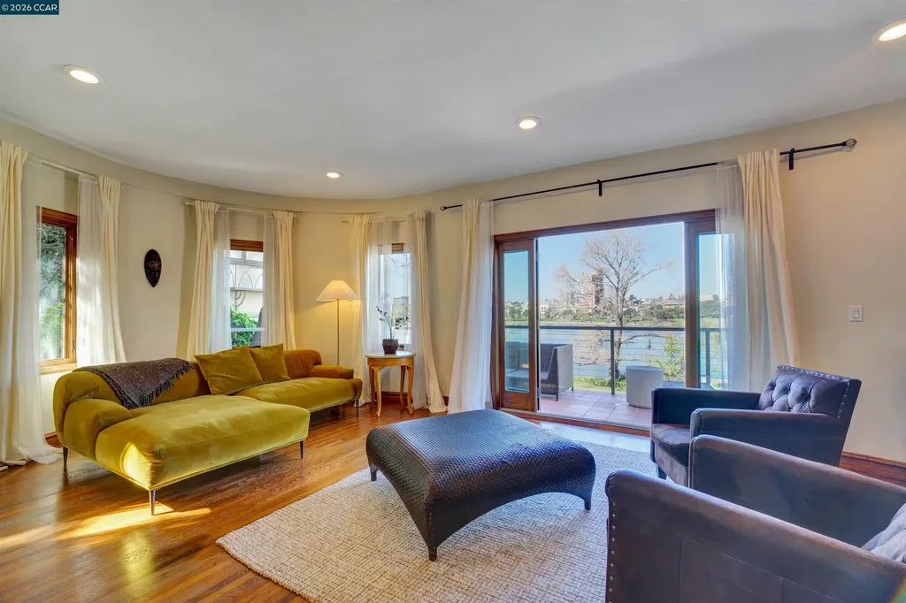 2038 Lakeshore Avenue Oakland CA 94606