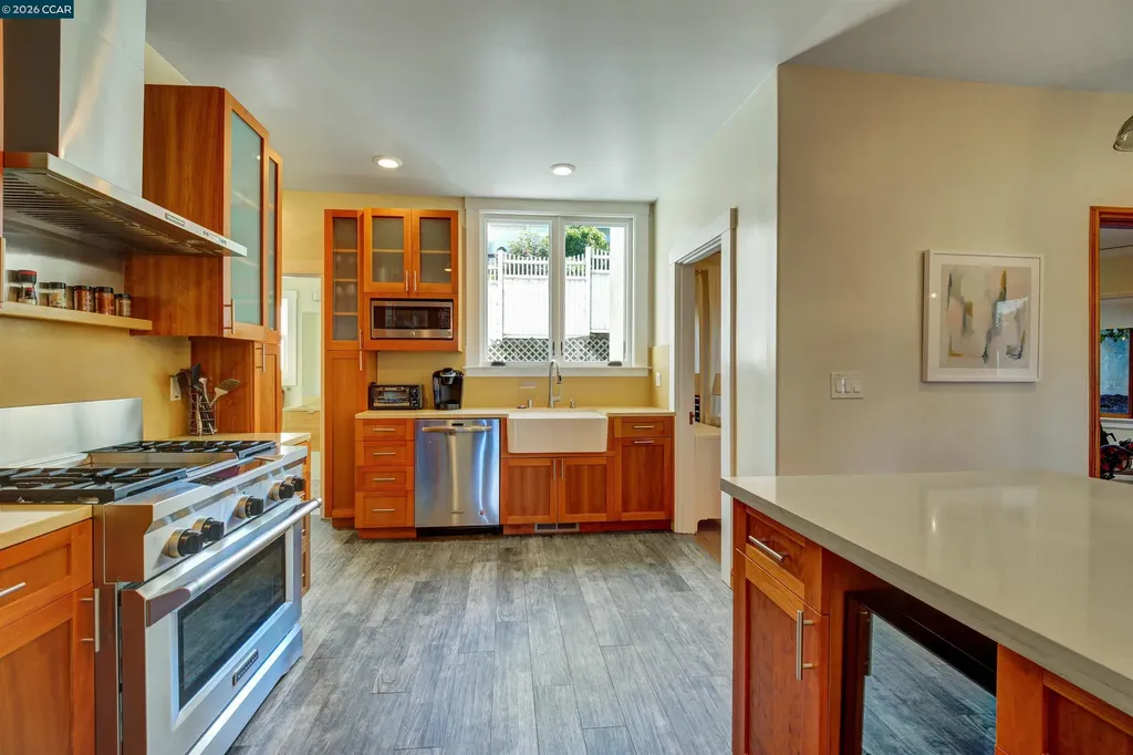 2038 Lakeshore Avenue Oakland CA 94606