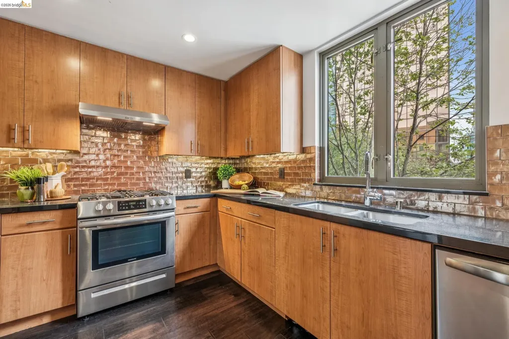 438 Grand Avenue Oakland CA 94612