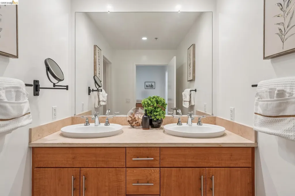 438 Grand Avenue Oakland CA 94612