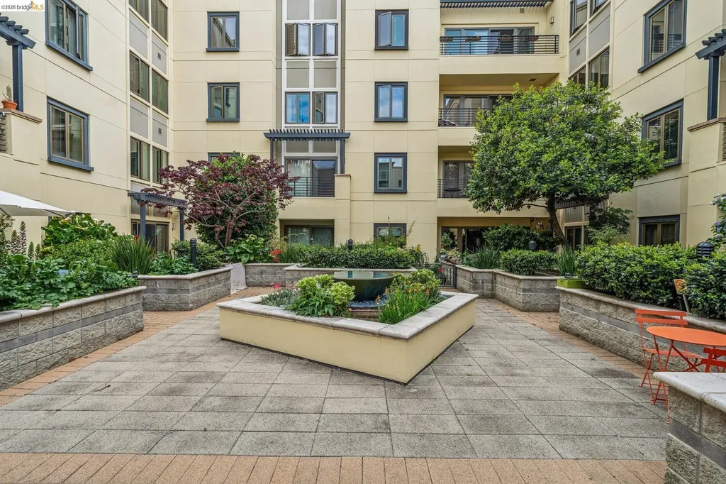 438 Grand Avenue Oakland CA 94612
