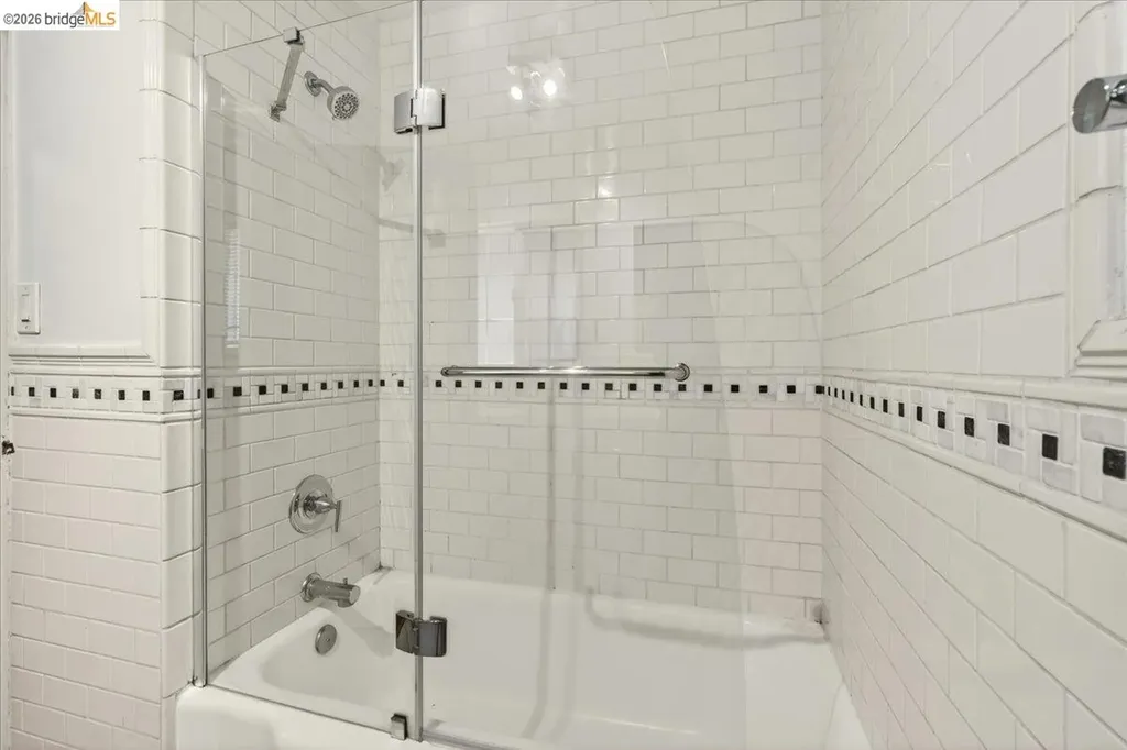 6386 Dana Street Oakland CA 94609