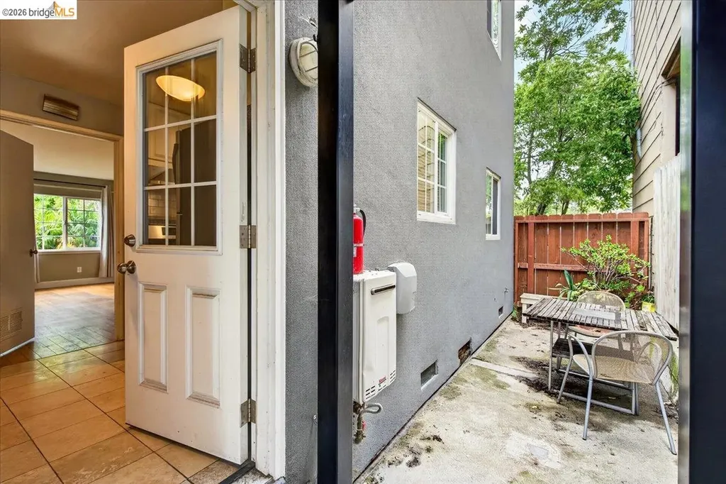 6386 Dana Street Oakland CA 94609