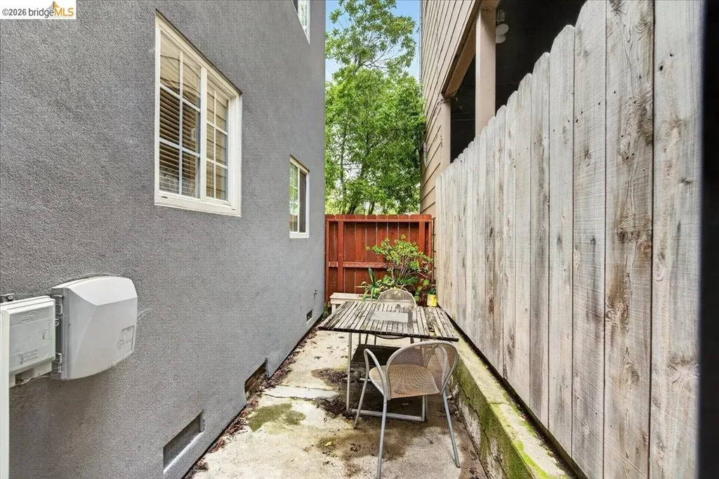 6386 Dana Street Oakland CA 94609