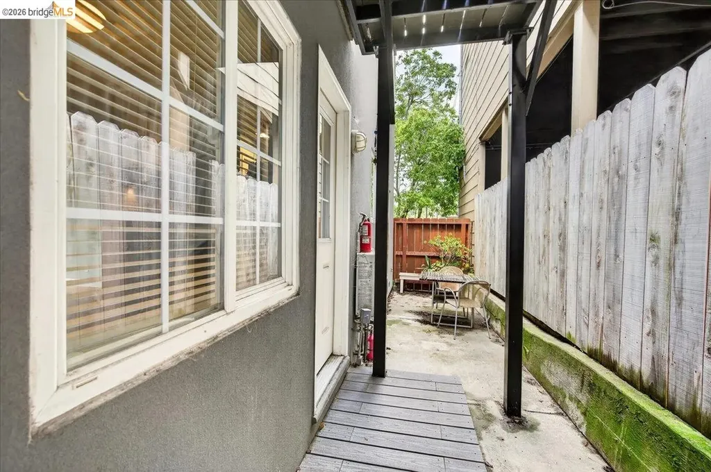 6386 Dana Street Oakland CA 94609