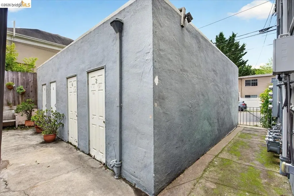 6386 Dana Street Oakland CA 94609