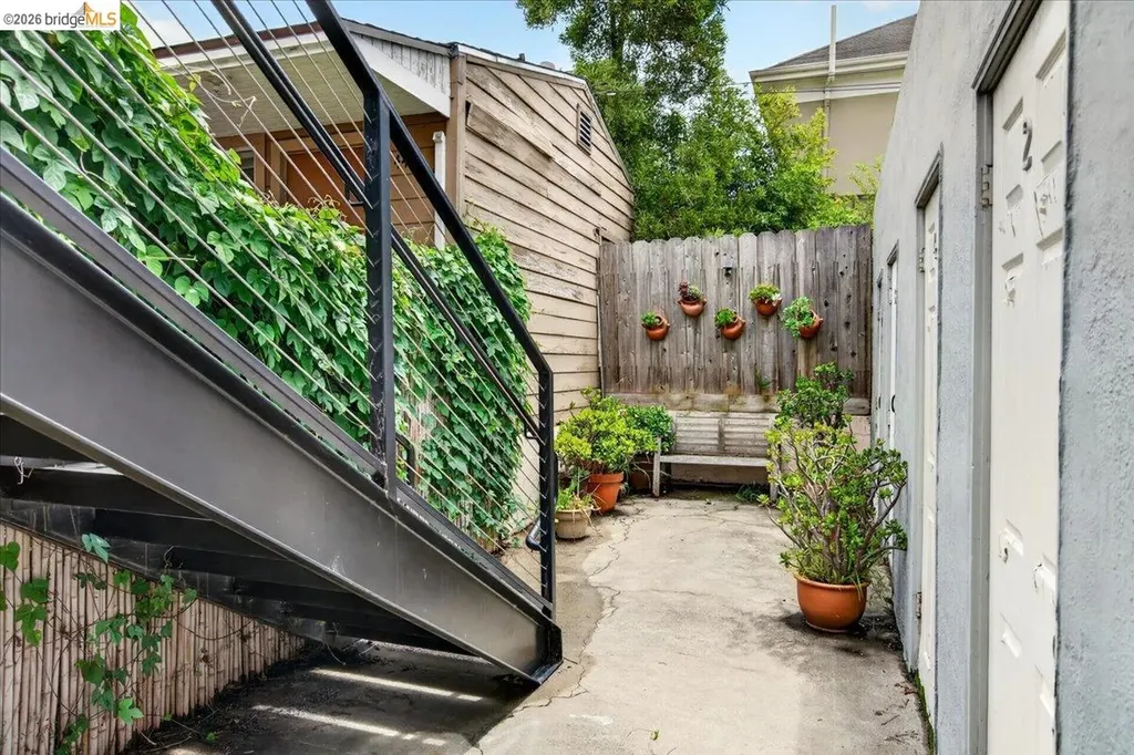 6386 Dana Street Oakland CA 94609