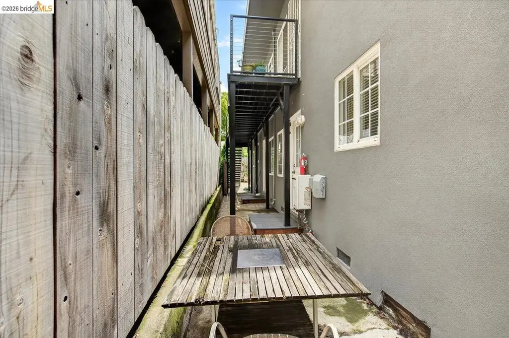 6386 Dana Street Oakland CA 94609