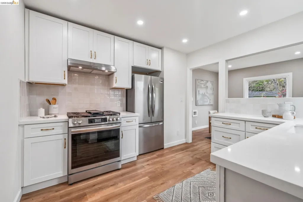 3056 Roxbury Avenue Oakland CA 94605