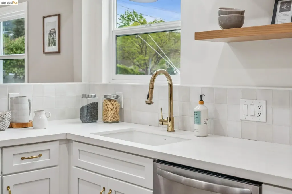 3056 Roxbury Avenue Oakland CA 94605