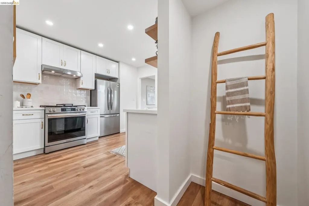 3056 Roxbury Avenue Oakland CA 94605