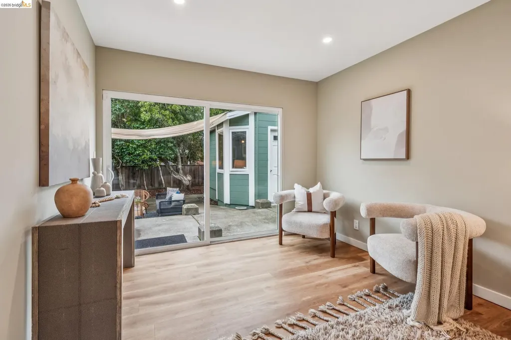 3056 Roxbury Avenue Oakland CA 94605