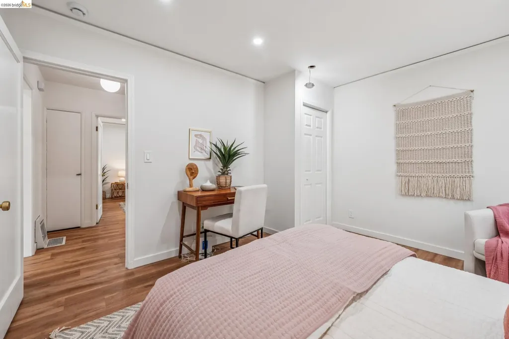 3056 Roxbury Avenue Oakland CA 94605