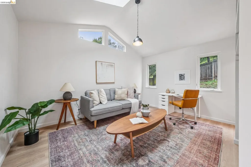 3056 Roxbury Avenue Oakland CA 94605