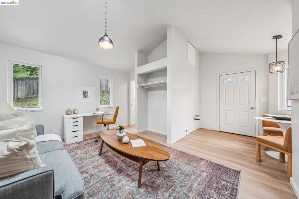 3056 Roxbury Avenue Oakland CA 94605