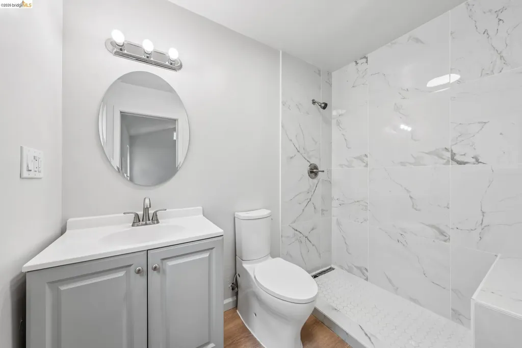 3056 Roxbury Avenue Oakland CA 94605