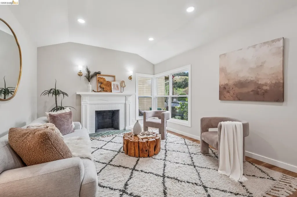 3056 Roxbury Avenue Oakland CA 94605