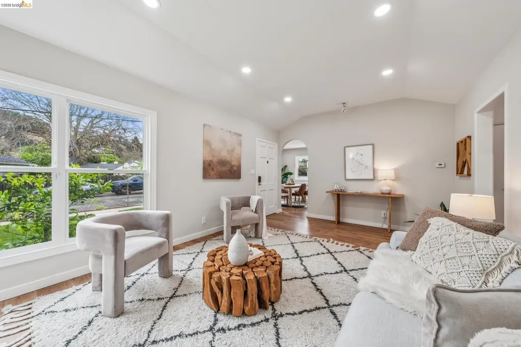 3056 Roxbury Avenue Oakland CA 94605