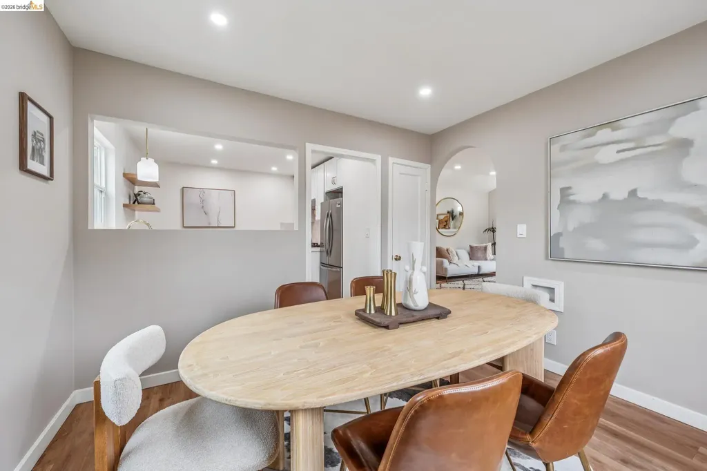 3056 Roxbury Avenue Oakland CA 94605