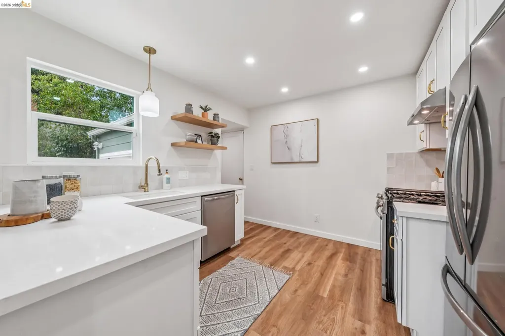 3056 Roxbury Avenue Oakland CA 94605