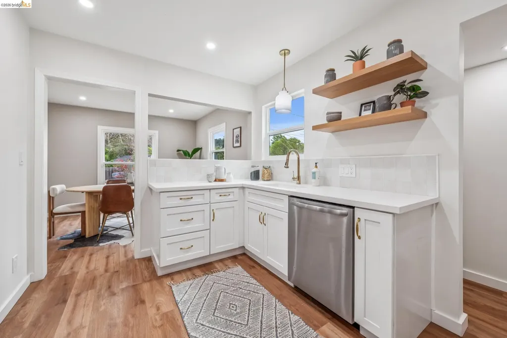 3056 Roxbury Avenue Oakland CA 94605