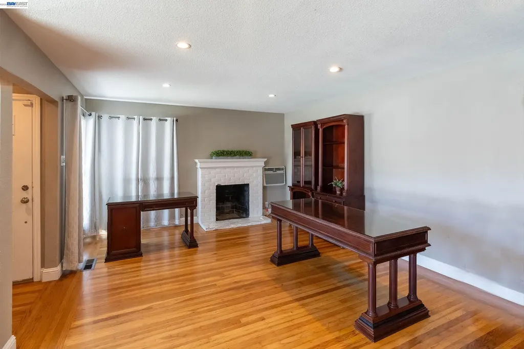 21835 Redwood Road Castro Valley CA 94546