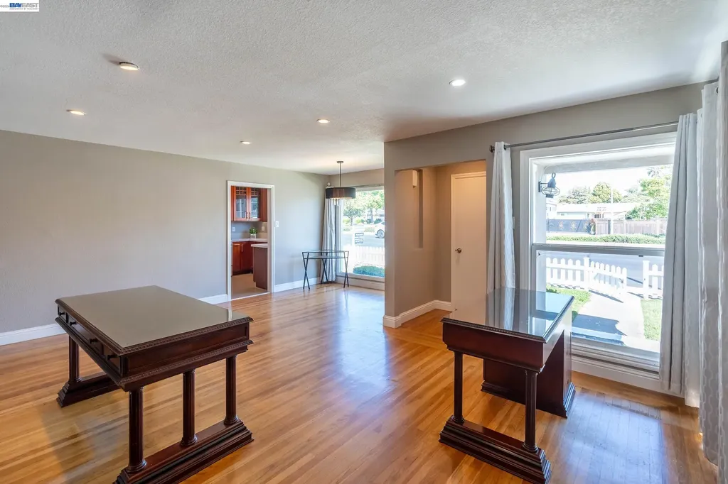 21835 Redwood Road Castro Valley CA 94546