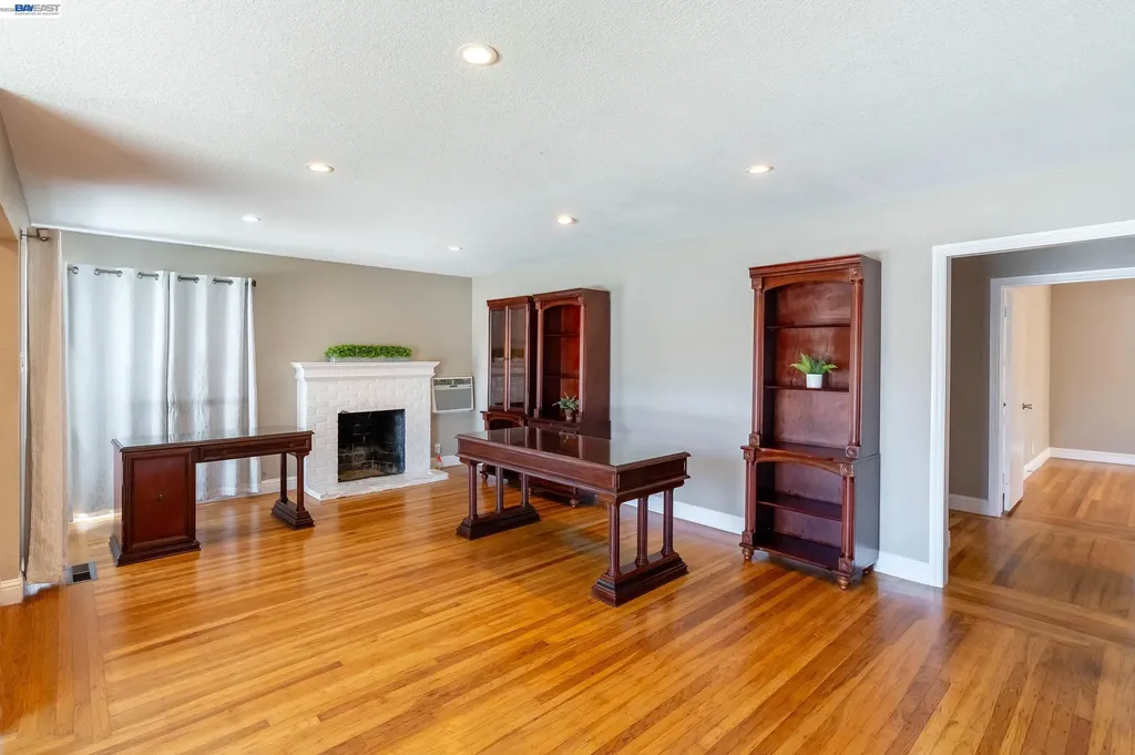 21835 Redwood Road Castro Valley CA 94546
