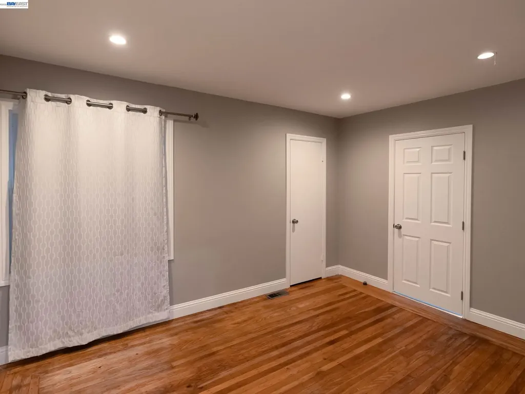 21835 Redwood Road Castro Valley CA 94546