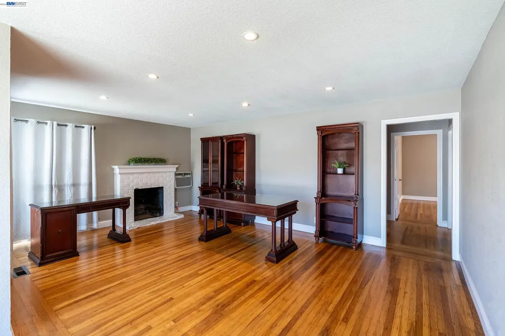 21835 Redwood Road Castro Valley CA 94546