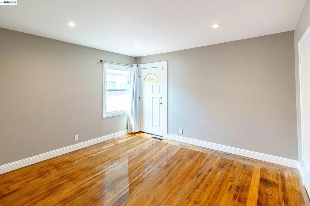 21835 Redwood Road Castro Valley CA 94546