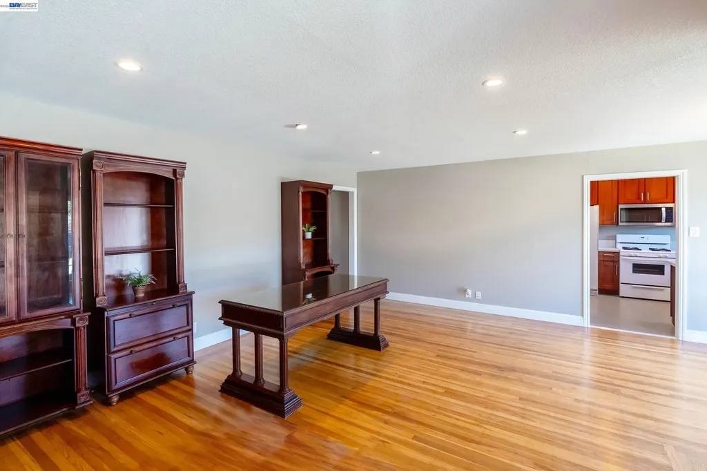 21835 Redwood Road Castro Valley CA 94546