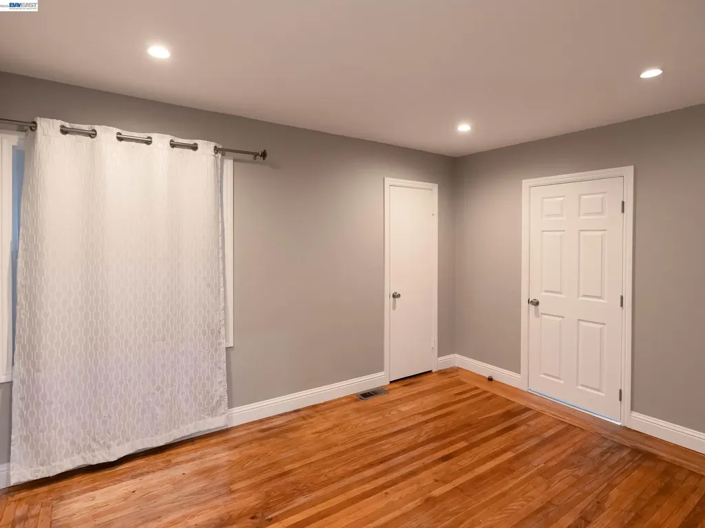 21835 Redwood Road Castro Valley CA 94546