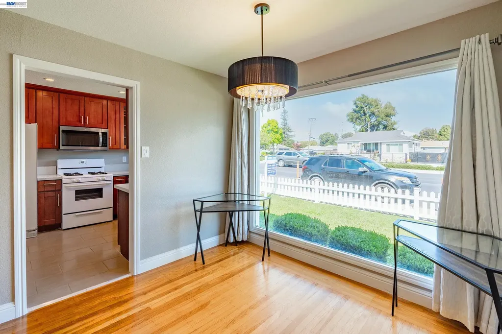 21835 Redwood Road Castro Valley CA 94546