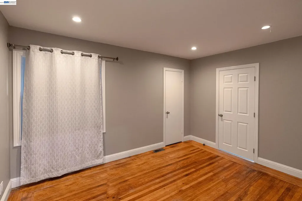 21835 Redwood Road Castro Valley CA 94546