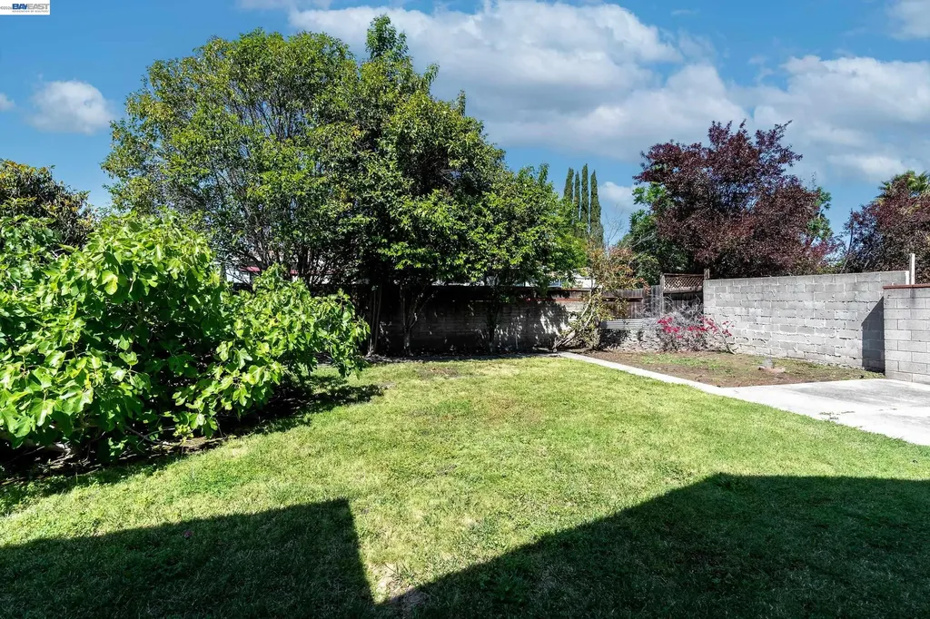 21835 Redwood Road Castro Valley CA 94546