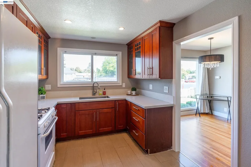 21835 Redwood Road Castro Valley CA 94546